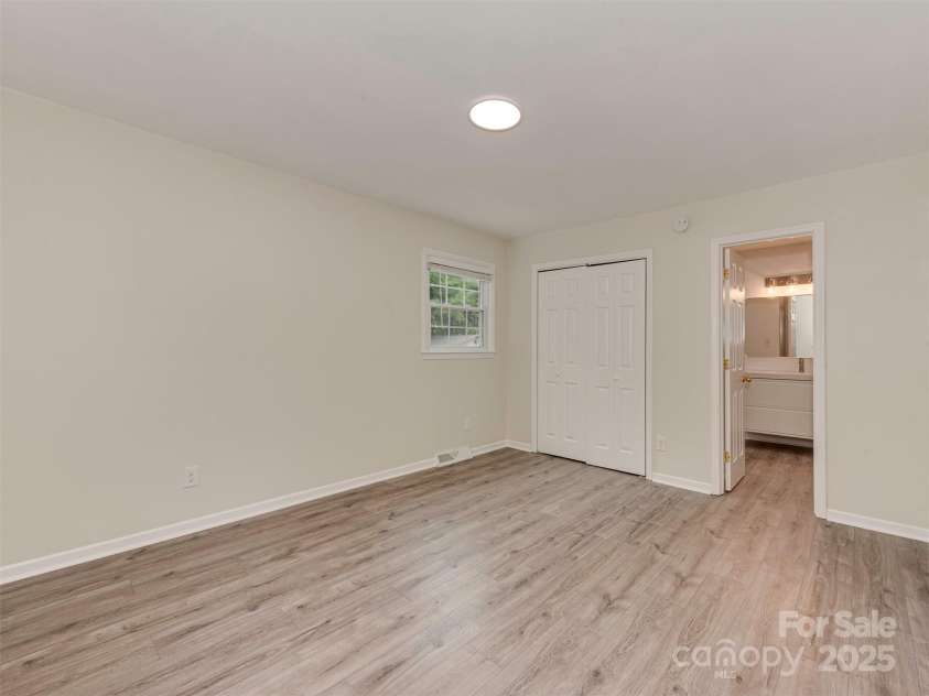 1040 Spring Drive, Gastonia, NC 28052.  MLS# CAR4257444, YatesRealty ID 14712. 