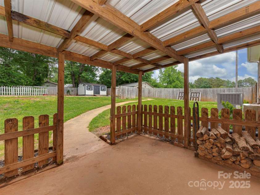 1040 Spring Drive, Gastonia, NC 28052.  MLS# CAR4257444, YatesRealty ID 14712. 