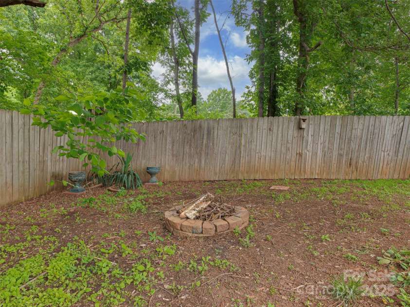 1040 Spring Drive, Gastonia, NC 28052.  MLS# CAR4257444, YatesRealty ID 14712. 