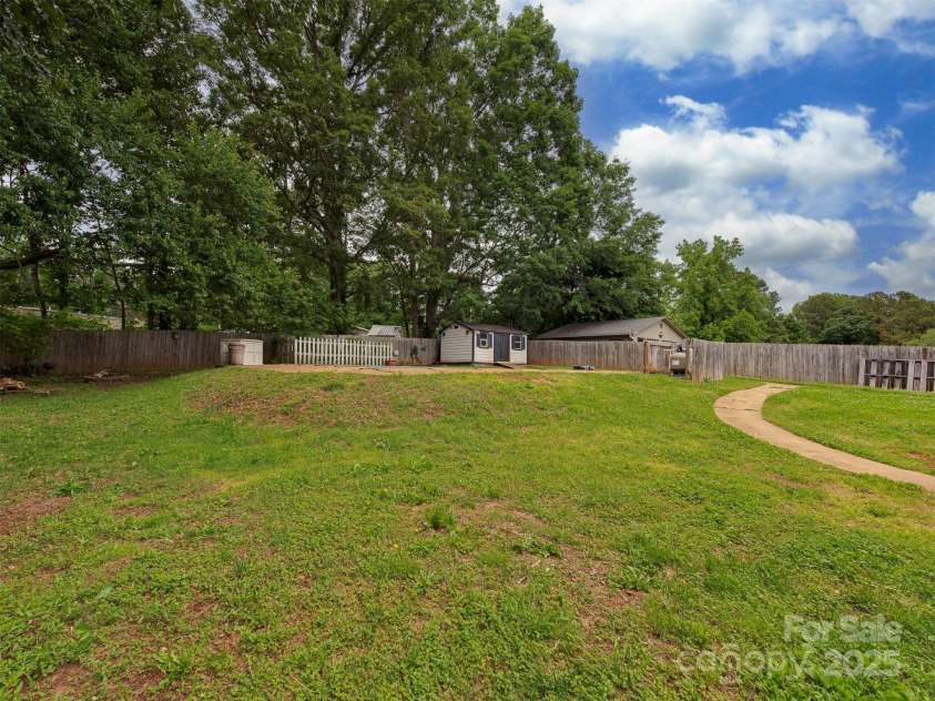 1040 Spring Drive, Gastonia, NC 28052.  MLS# CAR4257444, YatesRealty ID 14712. 