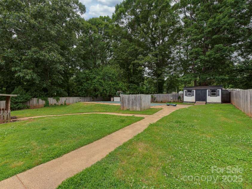 1040 Spring Drive, Gastonia, NC 28052.  MLS# CAR4257444, YatesRealty ID 14712. 