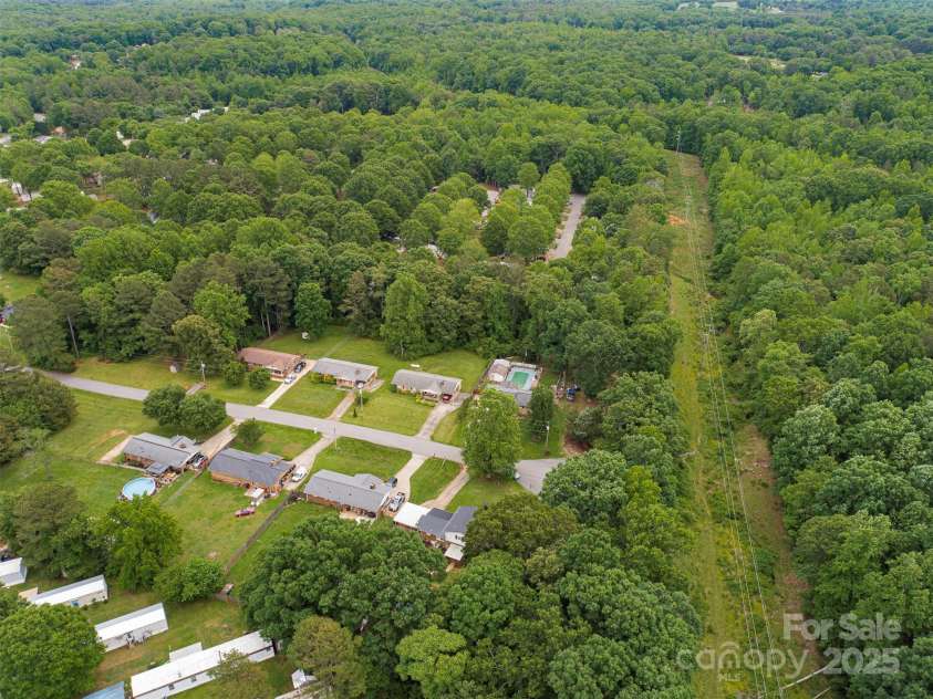 1040 Spring Drive, Gastonia, NC 28052.  MLS# CAR4257444, YatesRealty ID 14712. 