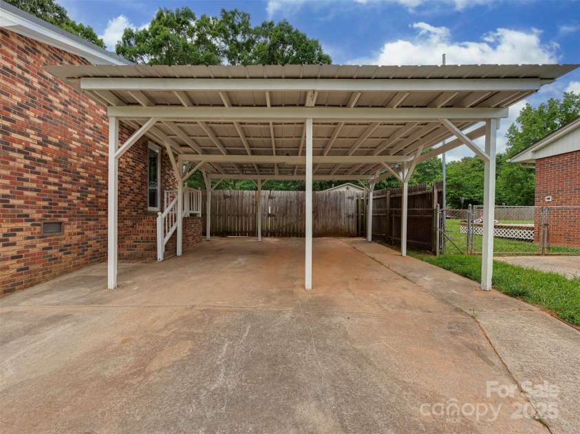 1040 Spring Drive, Gastonia, NC 28052.  MLS# CAR4296772, YatesRealty ID 14712. 