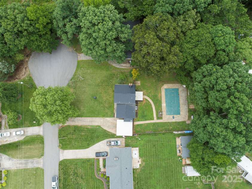 1040 Spring Drive, Gastonia, NC 28052.  MLS# CAR4296772, YatesRealty ID 14712. 