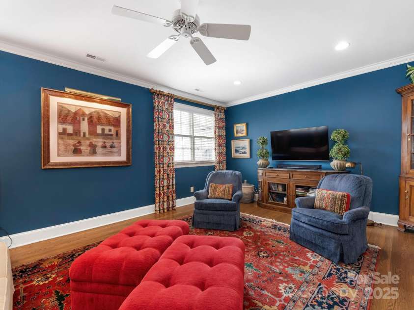 2021 Coniston Place, Charlotte, NC 28207.  MLS# CAR4237058, YatesRealty ID 14713. Bonus Room
