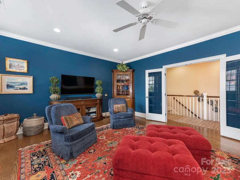 2021 Coniston Place, Charlotte, NC 28207.  MLS# CAR4237058, YatesRealty ID 14713. Bonus Room