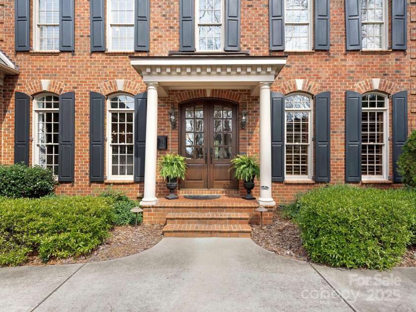 2021 Coniston Place, Charlotte, NC 28207.  MLS# CAR4237058, YatesRealty ID 14713. Covered entry