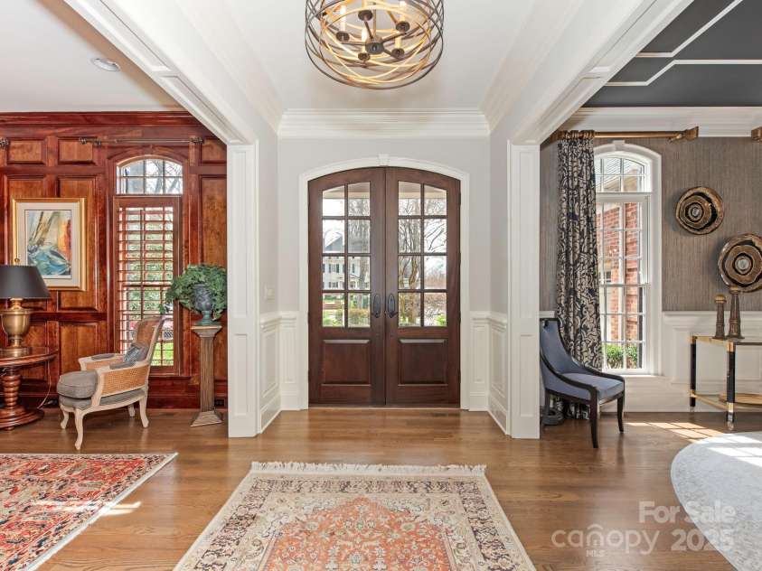 2021 Coniston Place, Charlotte, NC 28207.  MLS# CAR4237058, YatesRealty ID 14713. Entry hall