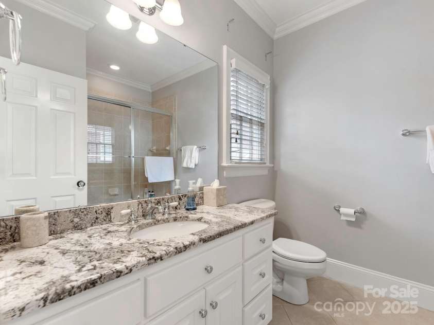 2021 Coniston Place, Charlotte, NC 28207.  MLS# CAR4237058, YatesRealty ID 14713. Full Bath