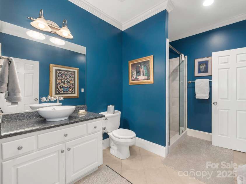 2021 Coniston Place, Charlotte, NC 28207.  MLS# CAR4237058, YatesRealty ID 14713. Full Bath