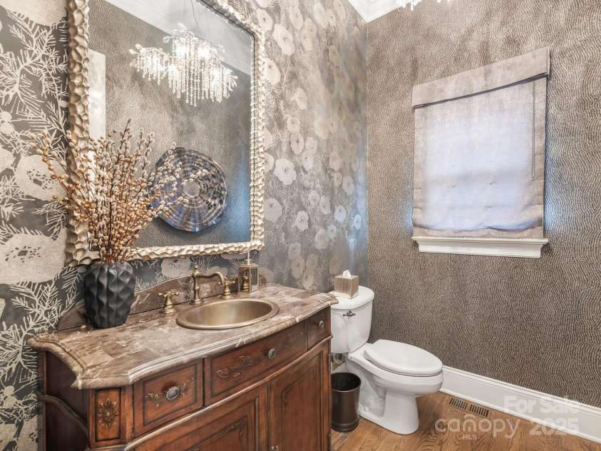 2021 Coniston Place, Charlotte, NC 28207.  MLS# CAR4237058, YatesRealty ID 14713. Powder Room