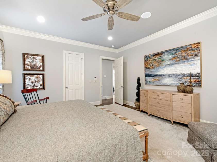 2021 Coniston Place, Charlotte, NC 28207.  MLS# CAR4237058, YatesRealty ID 14713. Primary Bedroom