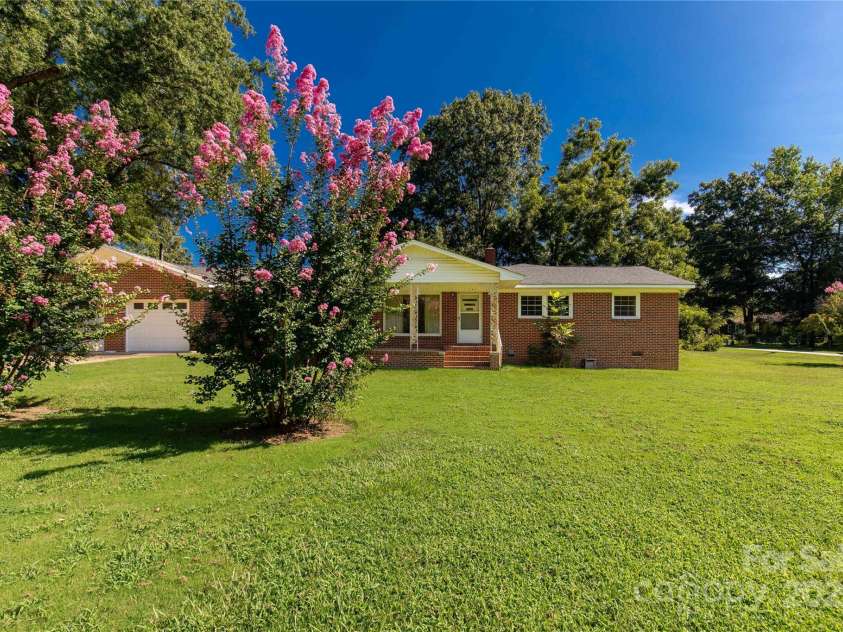 101 Stoneybrook Drive, York, SC 29745.  MLS# CAR4296811, YatesRealty ID 14715. 