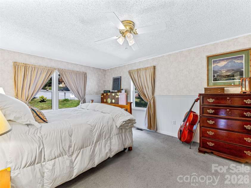 29 Tall Oaks Road, Candler, NC 28715.  MLS# CAR4333653, YatesRealty ID 14716. 