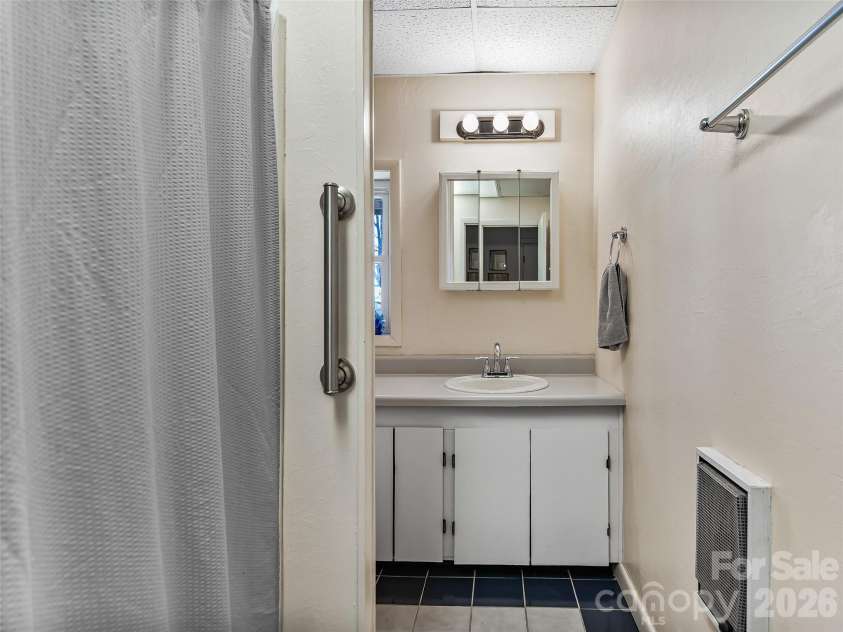 29 Tall Oaks Road, Candler, NC 28715.  MLS# CAR4333653, YatesRealty ID 14716. 