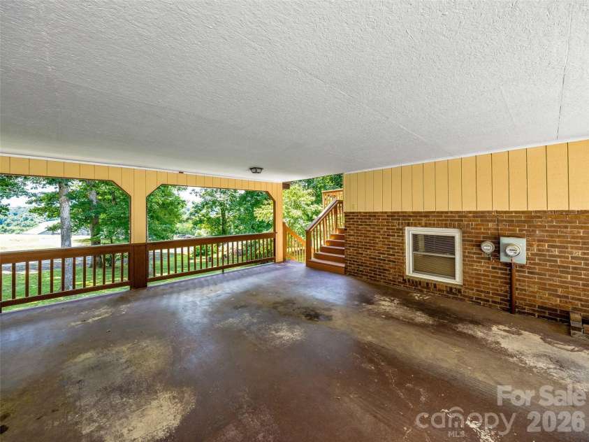 29 Tall Oaks Road, Candler, NC 28715.  MLS# CAR4333653, YatesRealty ID 14716. 
