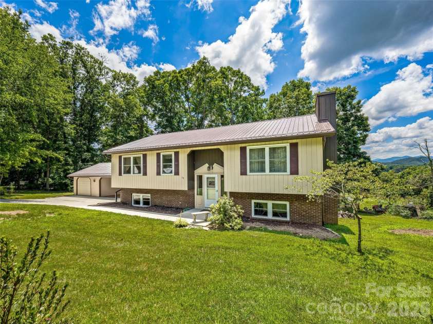 29 Tall Oaks Road, Candler, NC 28715.  MLS# CAR4333653, YatesRealty ID 14716. 