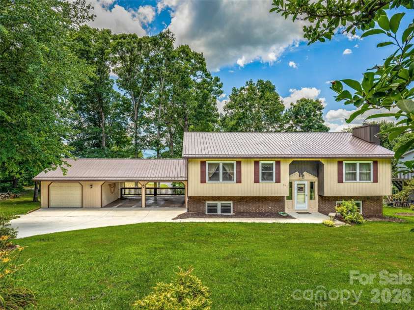 29 Tall Oaks Road, Candler, NC 28715.  MLS# CAR4333653, YatesRealty ID 14716. 