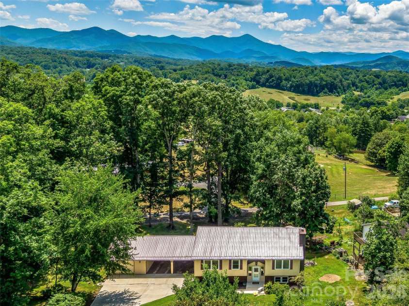 29 Tall Oaks Road, Candler, NC 28715.  MLS# CAR4333653, YatesRealty ID 14716. 