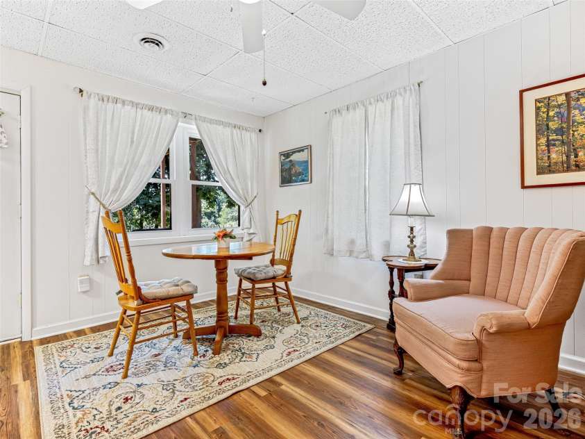 29 Tall Oaks Road, Candler, NC 28715.  MLS# CAR4333653, YatesRealty ID 14716. Cute LL dinette