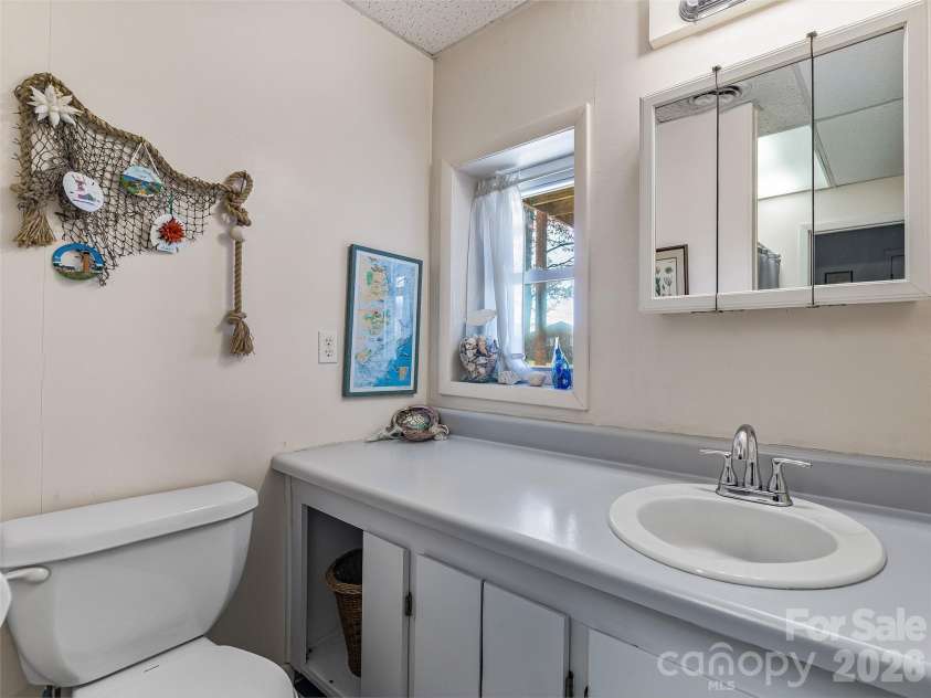 29 Tall Oaks Road, Candler, NC 28715.  MLS# CAR4333653, YatesRealty ID 14716. LL Full bath
