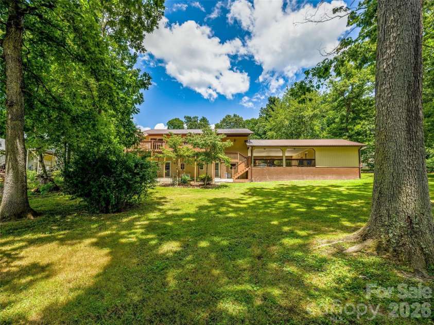 29 Tall Oaks Road, Candler, NC 28715.  MLS# CAR4333653, YatesRealty ID 14716. Lovely, tranquil back yard