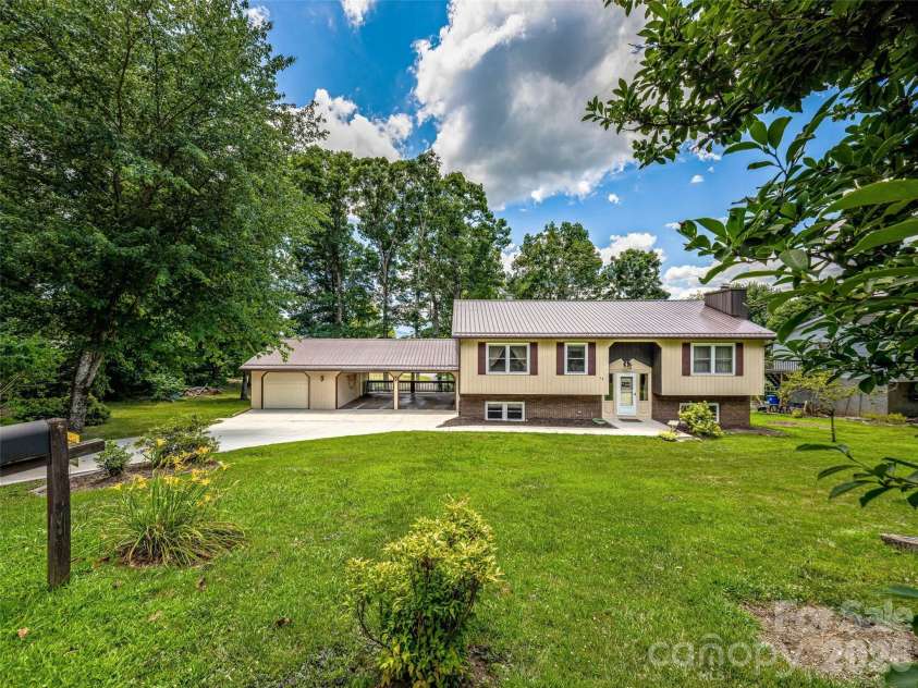 29 Tall Oaks Road, Candler, NC 28715.  MLS# CAR4333653, YatesRealty ID 14716. Welcome your serene culd-e-sac home!