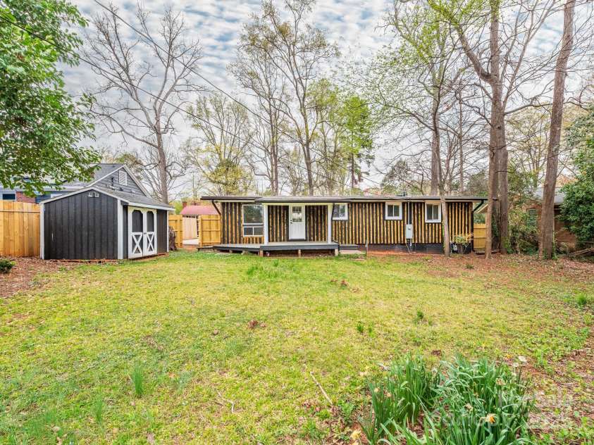 5426 Milford Road, Charlotte, NC 28210.  MLS# CAR4237264, YatesRealty ID 14716. Backyard