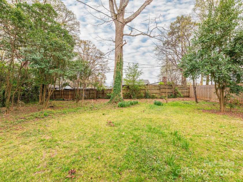 5426 Milford Road, Charlotte, NC 28210.  MLS# CAR4237264, YatesRealty ID 14716. Backyard