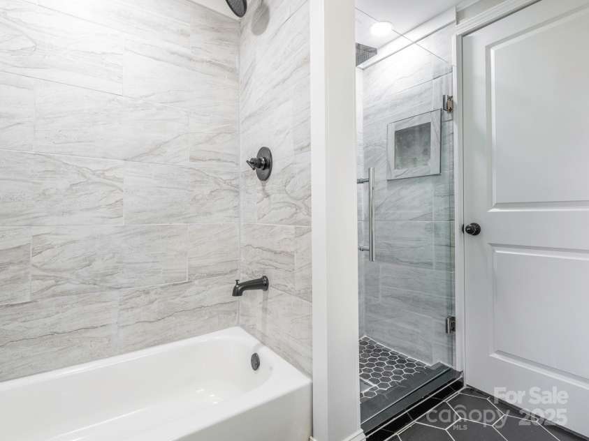5426 Milford Road, Charlotte, NC 28210.  MLS# CAR4237264, YatesRealty ID 14716. Bathroom