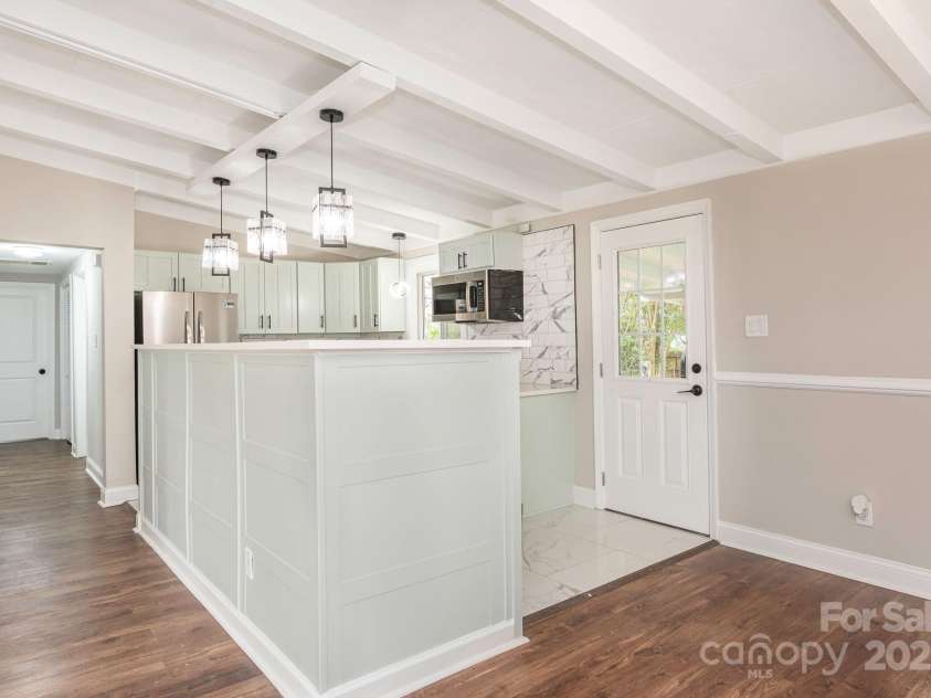 5426 Milford Road, Charlotte, NC 28210.  MLS# CAR4237264, YatesRealty ID 14716. Kitchen