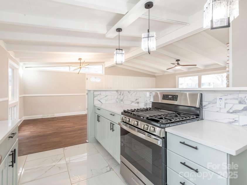 5426 Milford Road, Charlotte, NC 28210.  MLS# CAR4237264, YatesRealty ID 14716. Kitchen