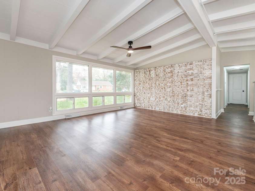 5426 Milford Road, Charlotte, NC 28210.  MLS# CAR4237264, YatesRealty ID 14716. Living Room