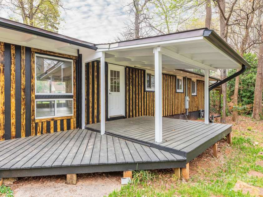 5426 Milford Road, Charlotte, NC 28210.  MLS# CAR4237264, YatesRealty ID 14716. Porch