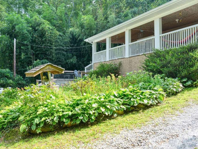 1924 Lamb Mountain Road, Hendersonville, NC 28792.  MLS# CAR4298658, YatesRealty ID 14717. 