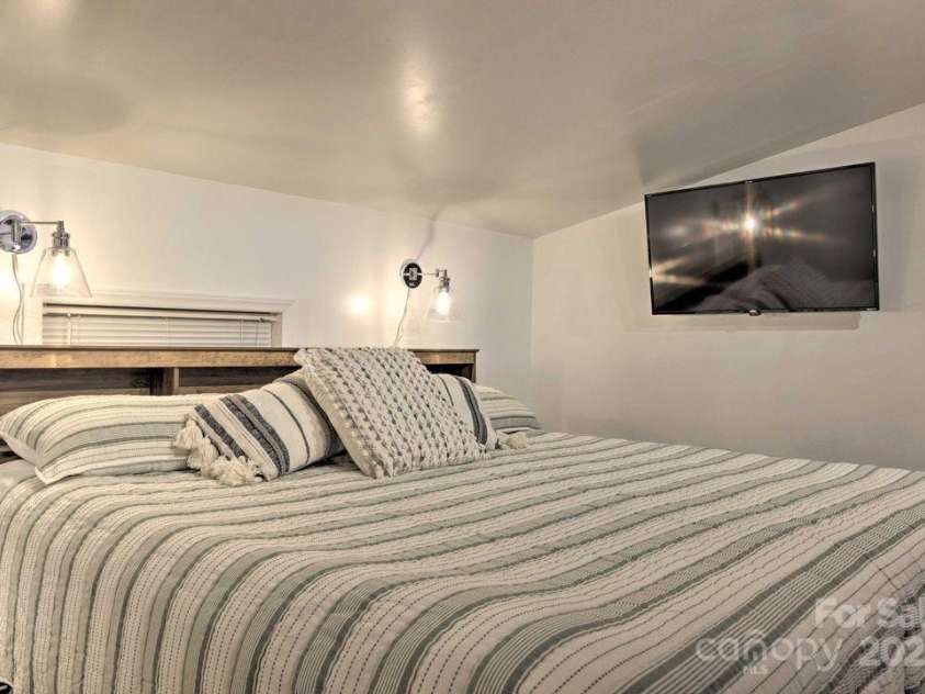 1924 Lamb Mountain Road, Hendersonville, NC 28792.  MLS# CAR4298658, YatesRealty ID 14717. Guest House Bedroom