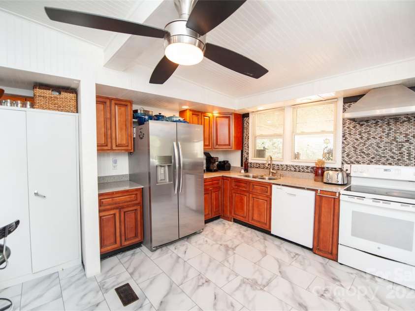 1924 Lamb Mountain Road, Hendersonville, NC 28792.  MLS# CAR4298658, YatesRealty ID 14717. Main Home