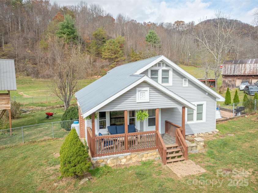 31 Black Branch Road, Canton, NC 28716.  MLS# CAR4208487, YatesRealty ID 14718. 