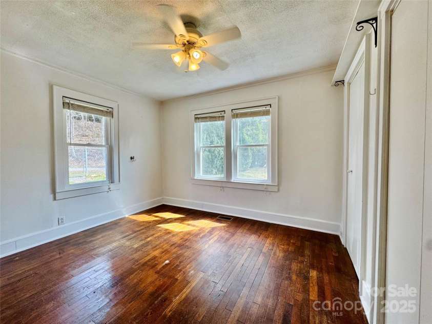 31 Black Branch Road, Canton, NC 28716.  MLS# CAR4208487, YatesRealty ID 14718. 