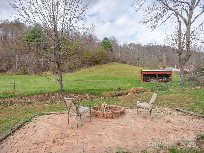 31 Black Branch Road, Canton, NC 28716.  MLS# CAR4208487, YatesRealty ID 14718. 
