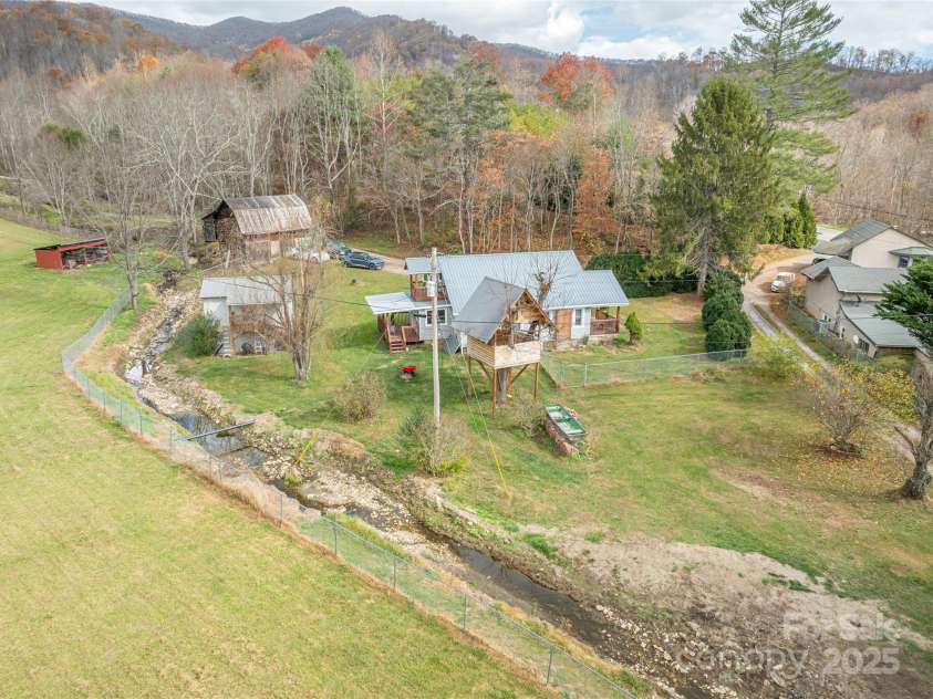 31 Black Branch Road, Canton, NC 28716.  MLS# CAR4208487, YatesRealty ID 14718. 