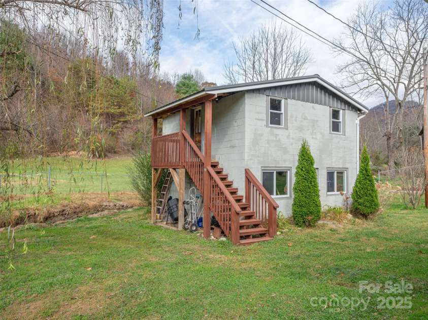 31 Black Branch Road, Canton, NC 28716.  MLS# CAR4208487, YatesRealty ID 14718. Workshop building