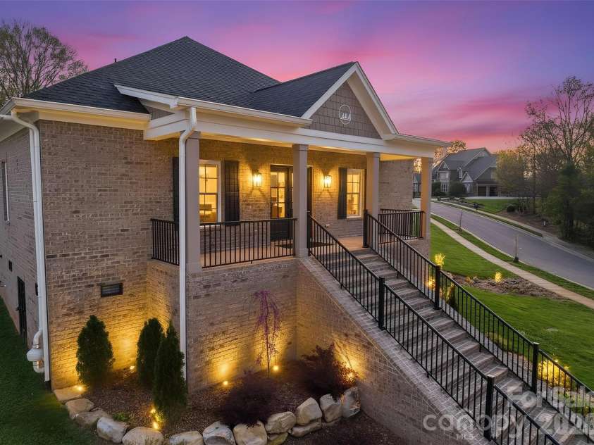 444 19th Avenue Circle, Hickory, NC 28601.  MLS# CAR4187456, YatesRealty ID 14718. 