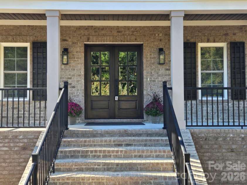 444 19th Avenue Circle, Hickory, NC 28601.  MLS# CAR4187456, YatesRealty ID 14718. 
