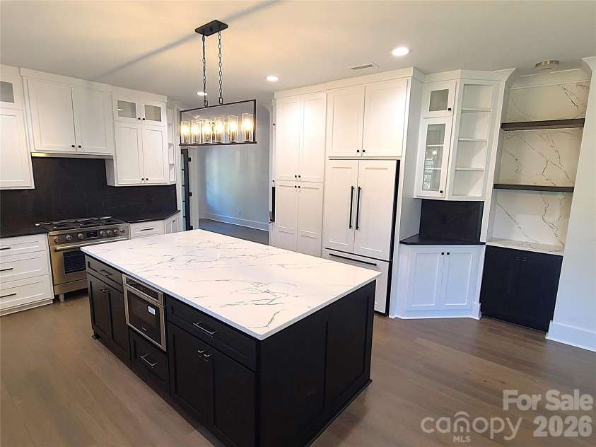 444 19th Avenue Circle, Hickory, NC 28601.  MLS# CAR4187456, YatesRealty ID 14718. 