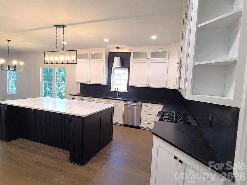 444 19th Avenue Circle, Hickory, NC 28601.  MLS# CAR4187456, YatesRealty ID 14718. 