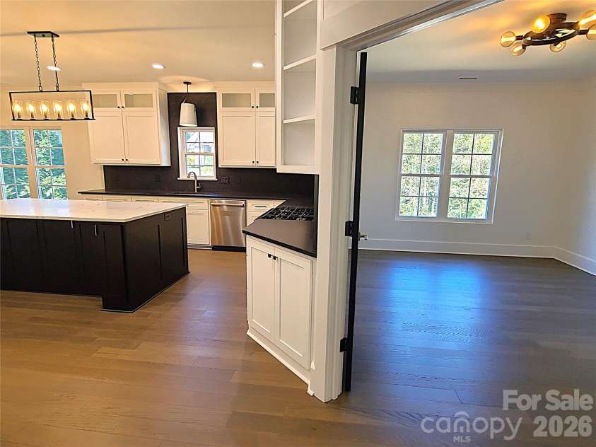 444 19th Avenue Circle, Hickory, NC 28601.  MLS# CAR4187456, YatesRealty ID 14718. 