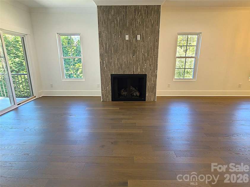 444 19th Avenue Circle, Hickory, NC 28601.  MLS# CAR4187456, YatesRealty ID 14718. 