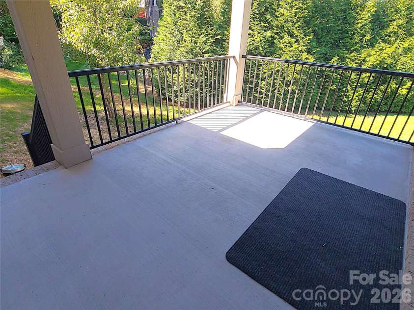 444 19th Avenue Circle, Hickory, NC 28601.  MLS# CAR4187456, YatesRealty ID 14718. 