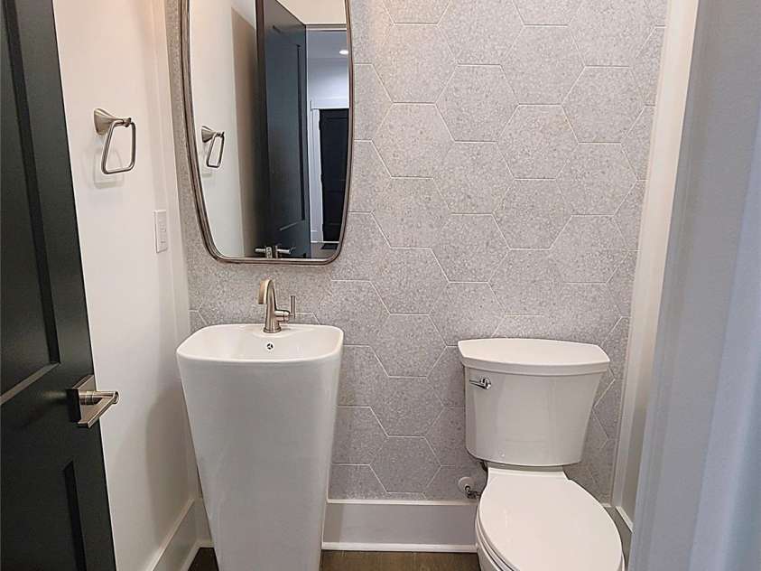 444 19th Avenue Circle, Hickory, NC 28601.  MLS# CAR4187456, YatesRealty ID 14718. Half bath